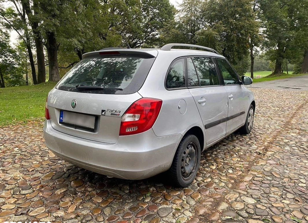 Skoda Fabia cena 11000 przebieg: 203000, rok produkcji 2011 z Biała małe 56